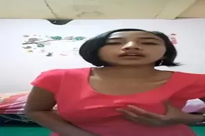 Cewek Baju Pink Rambut Pendek Sange Berat Ngentot Liar
